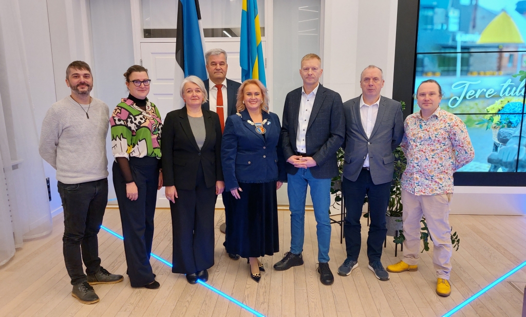 Rakvere linnavalitsuse uus koosseis.jpg