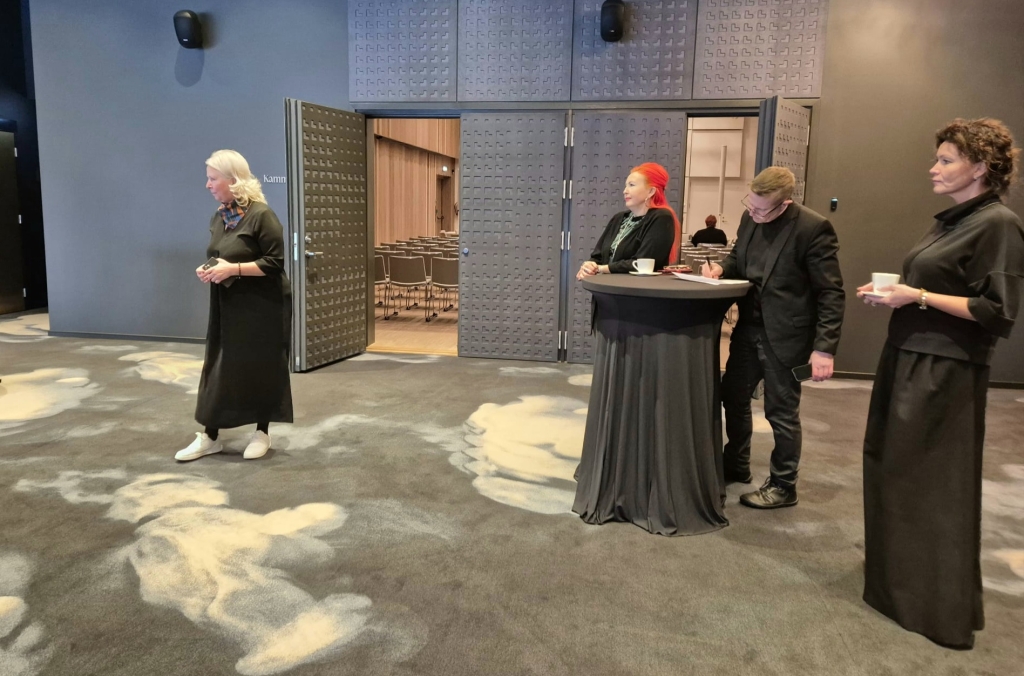 Kunstivaldkonna inimeste ümarlaud Ukuarus.jpg