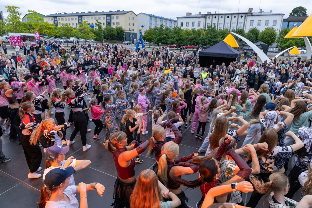 Sündmus "Tere kool!" Rakvere Keskväljakul 1.09.25